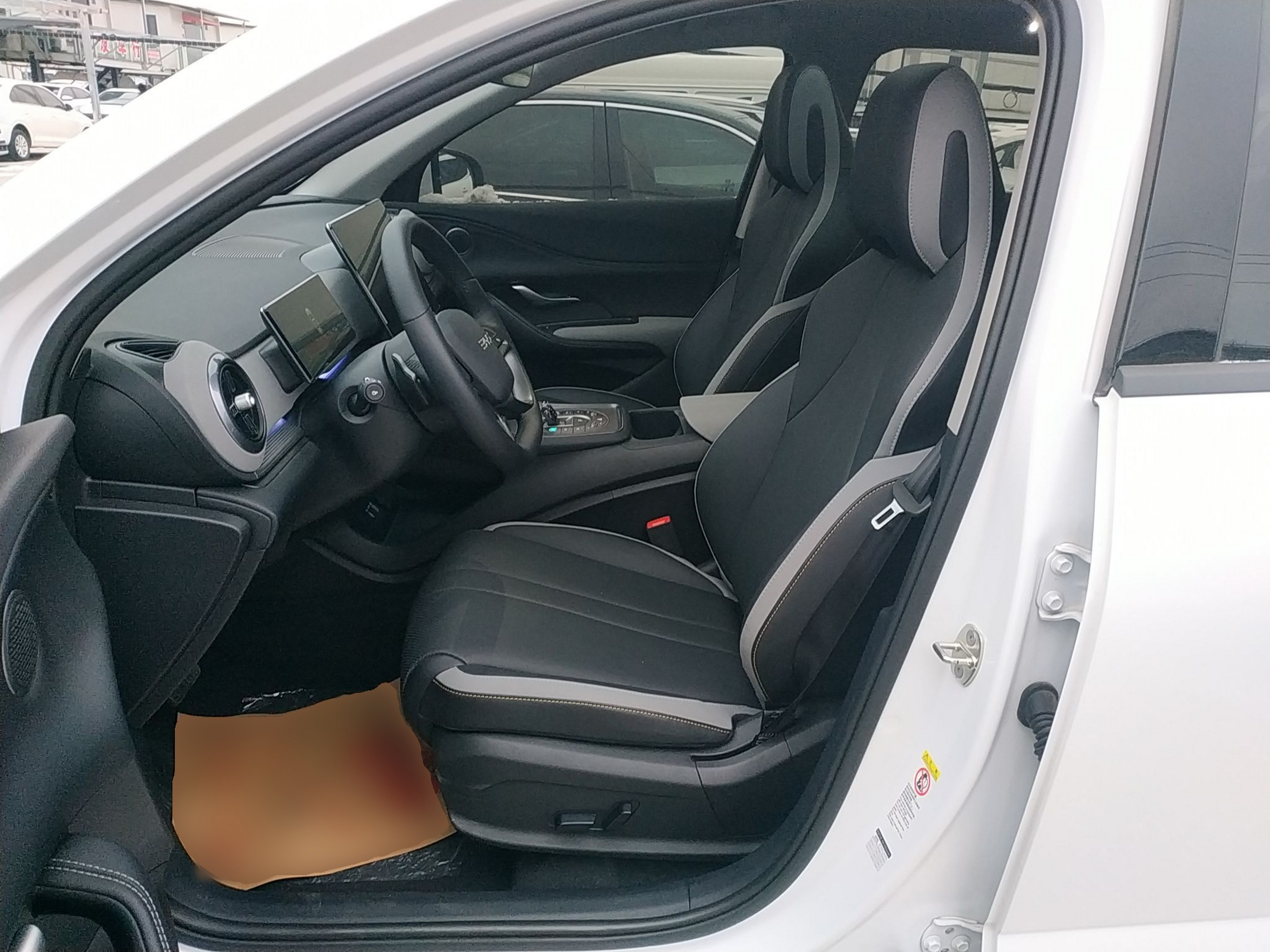 Переднее сиденье в автомобиле