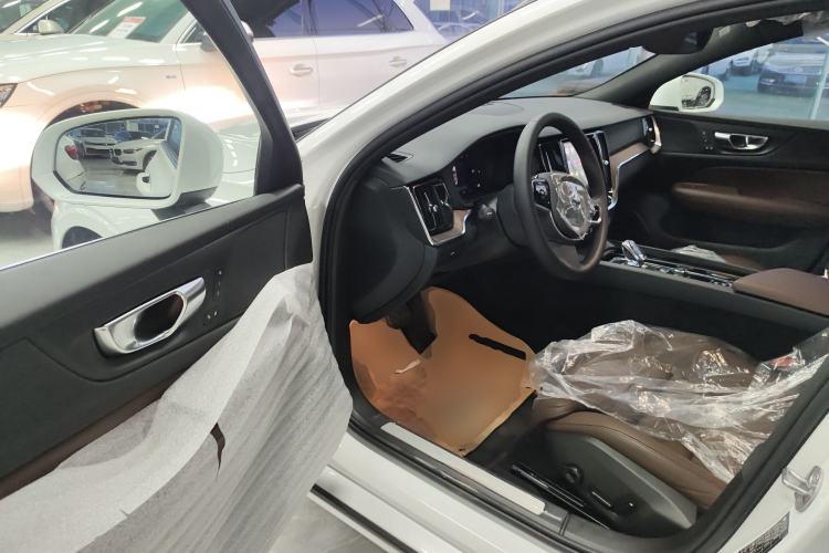 Used Volvo S60 2025 B4 Zhiyuan Luxury Edition