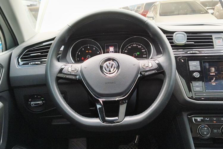 Used Volkswagen Tiguan L 2019 330TSI Automatic Two-Wheel Drive Smart Luxury Version China VI Standard
