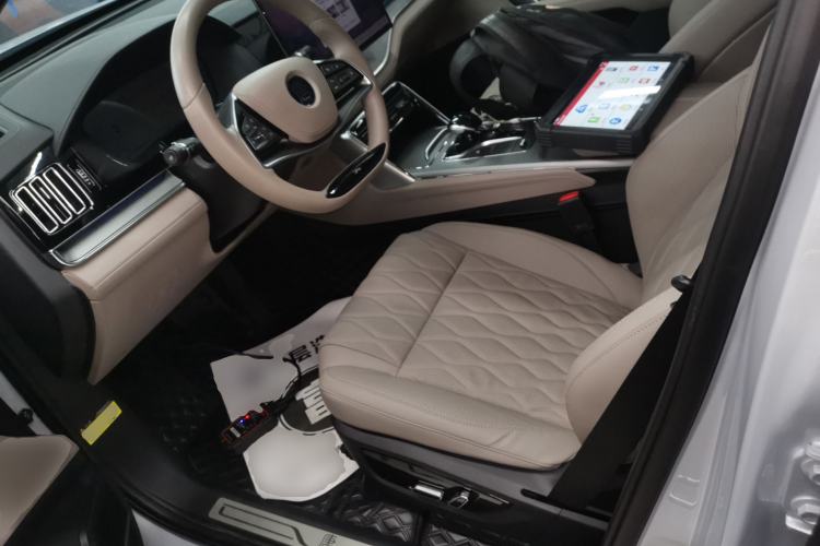 Used BYD Tang New Energy 2024 DM-i Glory Edition 112KM Prestige Model
