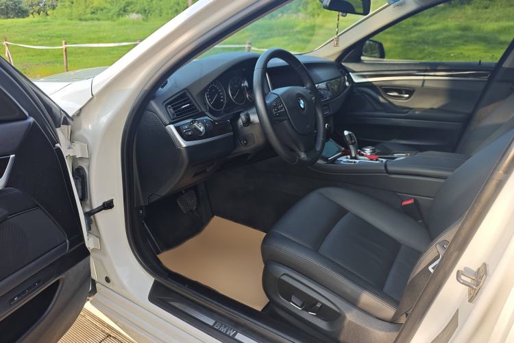 Used BMW 5 Series 2014 525Li Leading Model

