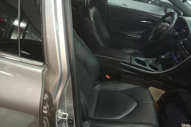 Used Toyota Avalon 2019 Dual-Engine 2.5L Luxury Edition China VI Standard
