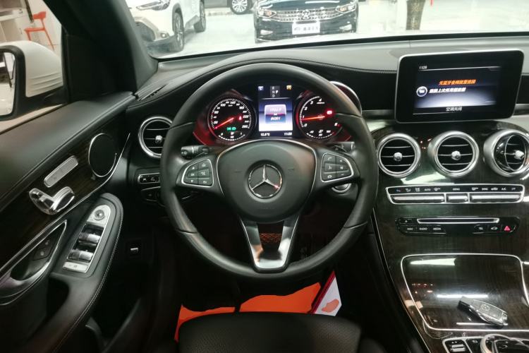 Used Mercedes-Benz GLC 2016 GLC 260 4MATIC Luxury Model