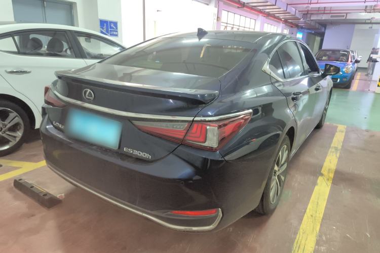 Used Lexus ES 2020 300h Premier Edition
