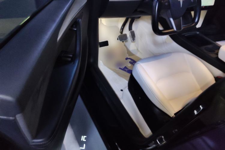 Used Tesla Model Y 2023 Long-Range All-Wheel-Drive Version