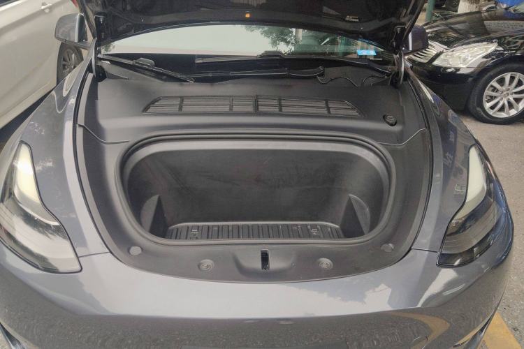 Used Tesla Model Y 2021 Long-Range All-Wheel-Drive Version
