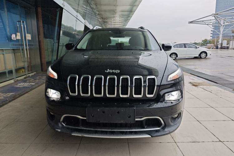 Used  Cherokee 2016 2.4L Superior Edition