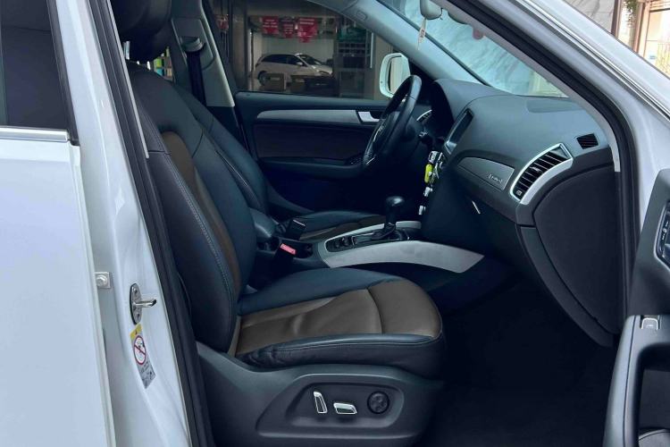 Used Audi Q5 2017 Plus 40 TFSI Ambition Model
