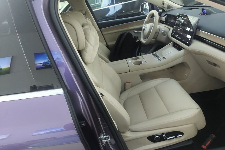 Used Hima AITO M5 2025 Extended-Range Ultra All-Wheel-Drive Version
