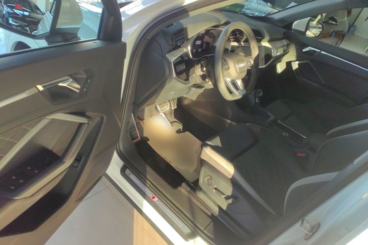 Used Audi Q3 2024 35 TFSI Fashion Dynamic Edition
