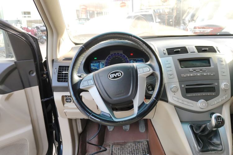 Used BYD S6 2013 Platinum Edition 2.0L Manual Luxury Model
