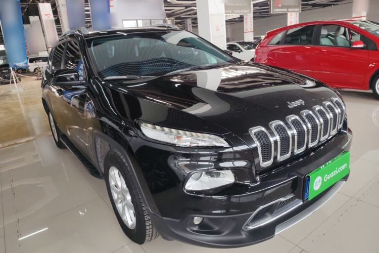 Used  Cherokee 2016 2.4L Professional Edition
