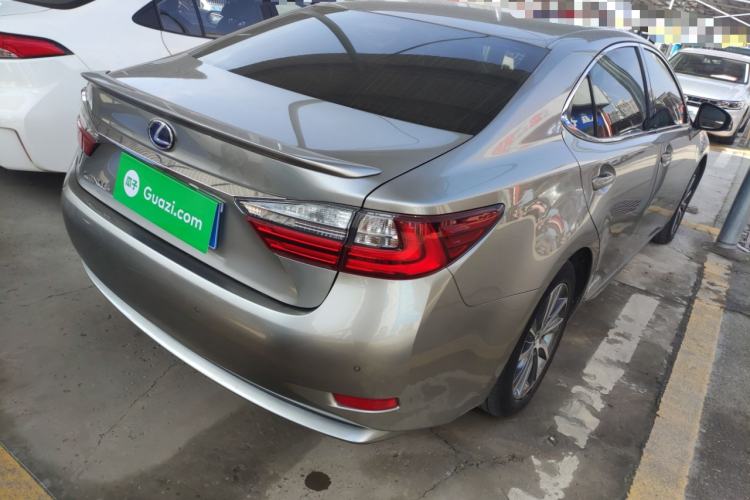 Used Lexus ES 2015 300h Comfort Edition
