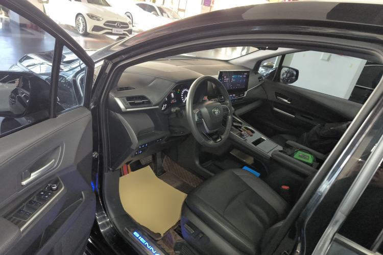 Used Toyota Sienna 2021 2.5L Hybrid Premium Edition