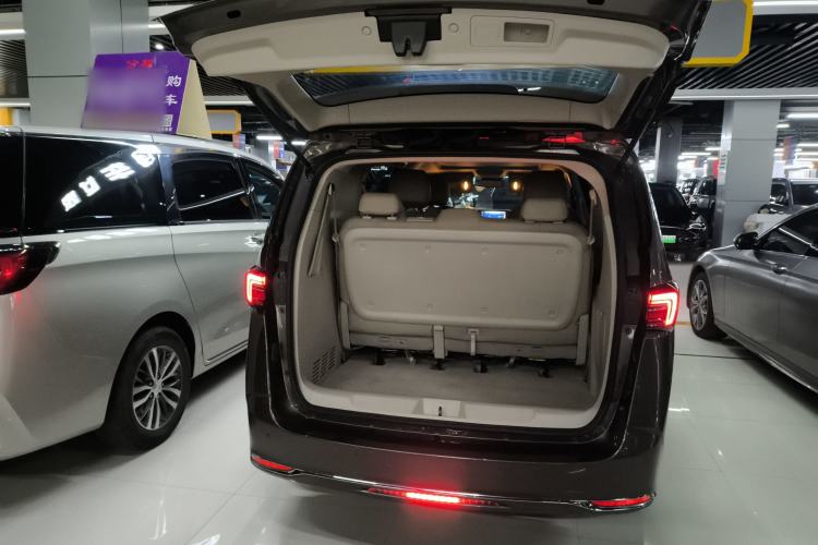 Used Buick GL8 2023 Land Executive Class Comfort Model
