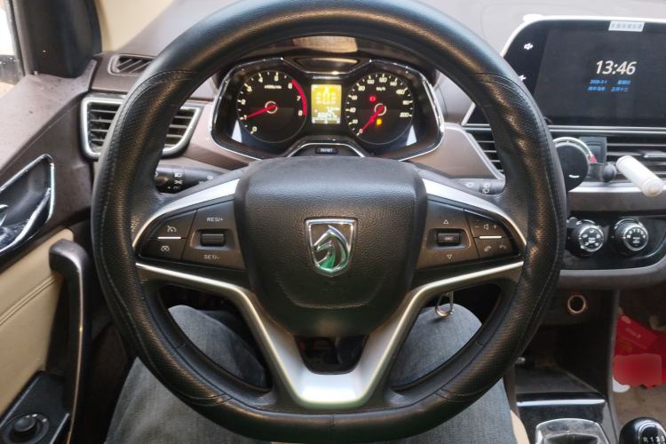 Used Baojun 310W 2017 1.5L Manual Fashion Model China V
