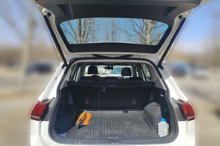 Used Volkswagen Tiguan L 2024 Outstanding Model 300TSI Automatic Two-Wheel Drive Longteng Edition
