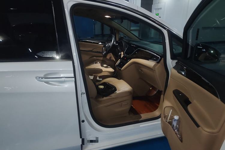 Used Buick GL8 2017 ES 28T Luxury Model China V Standard
