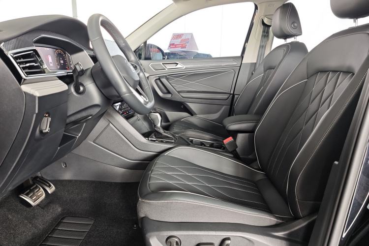 Used Volkswagen Tiguan L 2024 Outstanding Model 330TSI Automatic Two-Wheel Drive R-Line Dragon Glory Edition
