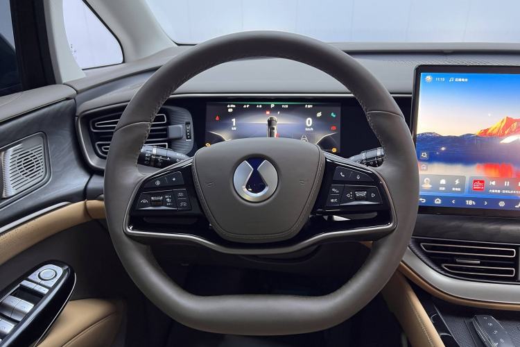 Used Denza D9 2022 DM-i 1040 Prestige Model
