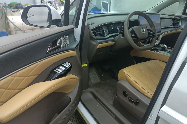 Used Denza D9 2022 DM-i 1040 Prestige Model
