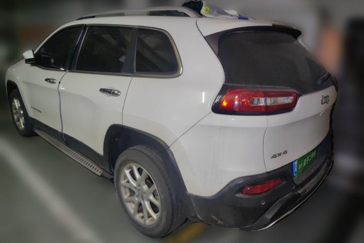 Used  Cherokee 2016 2.4L Leading Smart Version