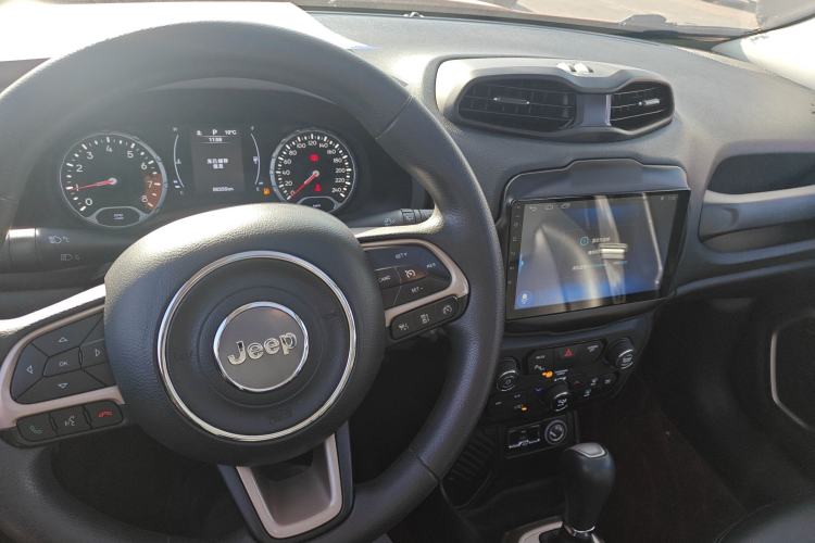 Used  Renegade 2018 Connected Large Screen Version 180T Automatic High-Energy Edition
