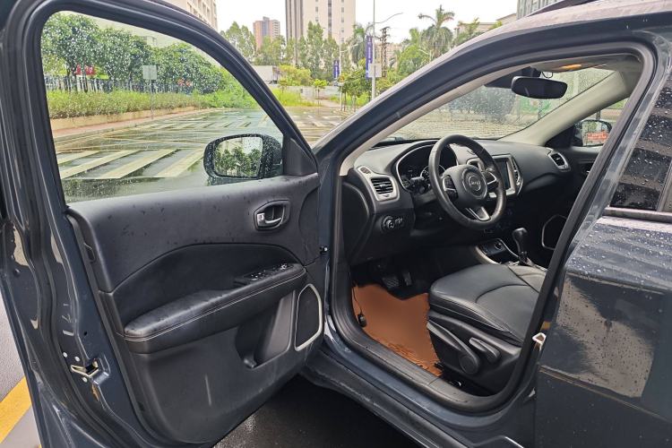 Used  Compass 2017 200T Automatic Family Edition
