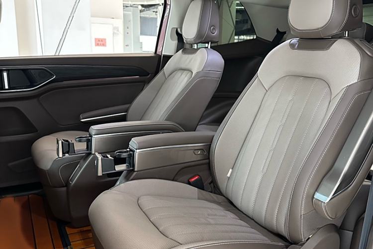 Used Volkswagen Viloran 2022 380TSI Luxury Edition
