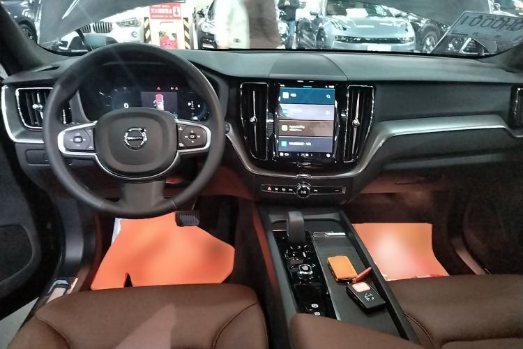 Used Volvo XC60 2025 B5 4x4 Smart Luxury Edition
