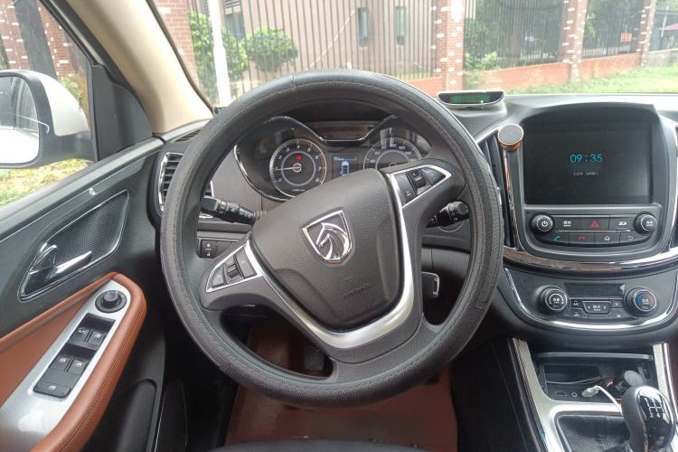 Used Baojun 560 2015 1.8L Manual Elite Model