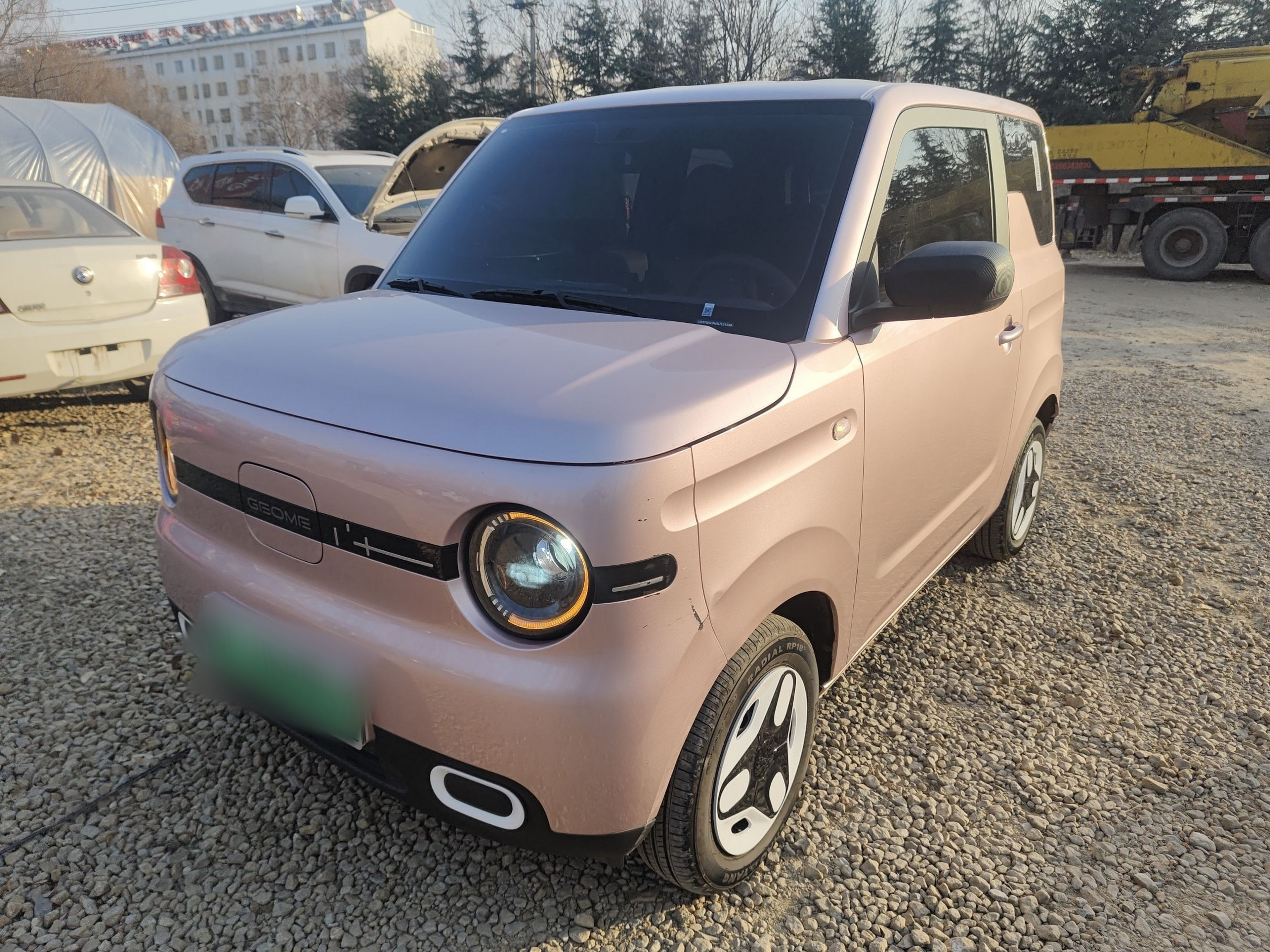 تحت مقدمة السيارة