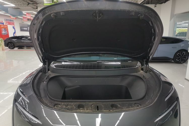 Used  11 2022 Ultra-Long Range Dual-Motor Luxury Edition 4 Seats
