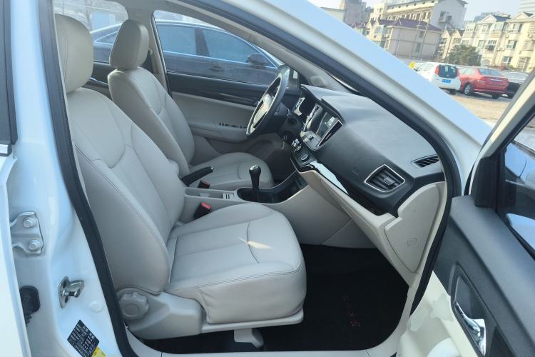 Used Roewe 360 2015 1.5L manual luxury edition