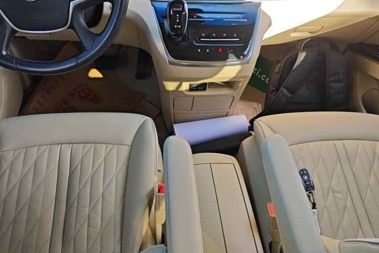 Used Buick GL8 2023 Facelifted Land Cruiser Executive Luxury Version
