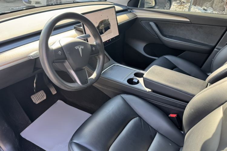 Used Tesla Model Y 2022 Long-Range All-Wheel-Drive Version