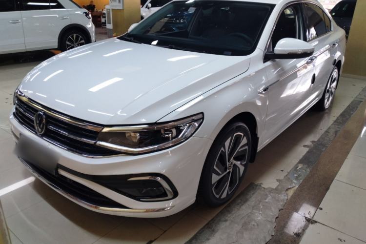 Used Volkswagen Bora 2023 300TSI DSG Prestige Edition
