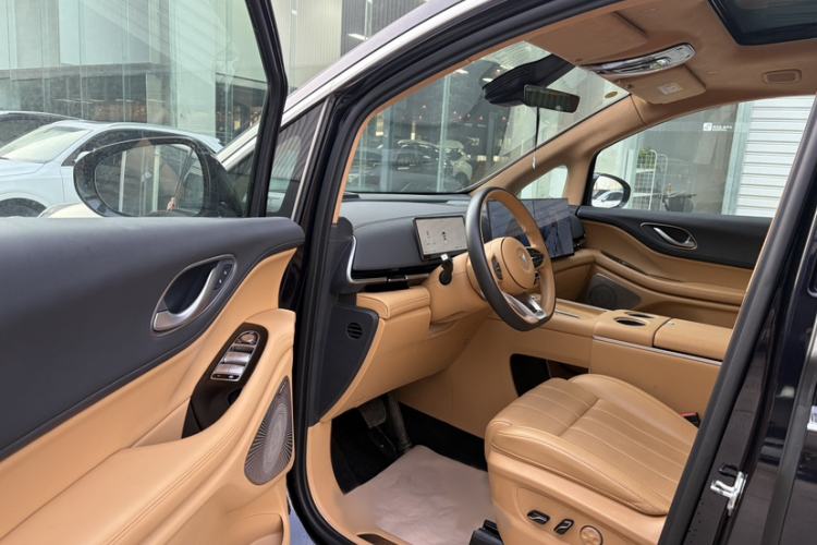 Used VOYAH Dream 2025 PHEV Four-Wheel-Drive Flagship Kunpeng Edition
