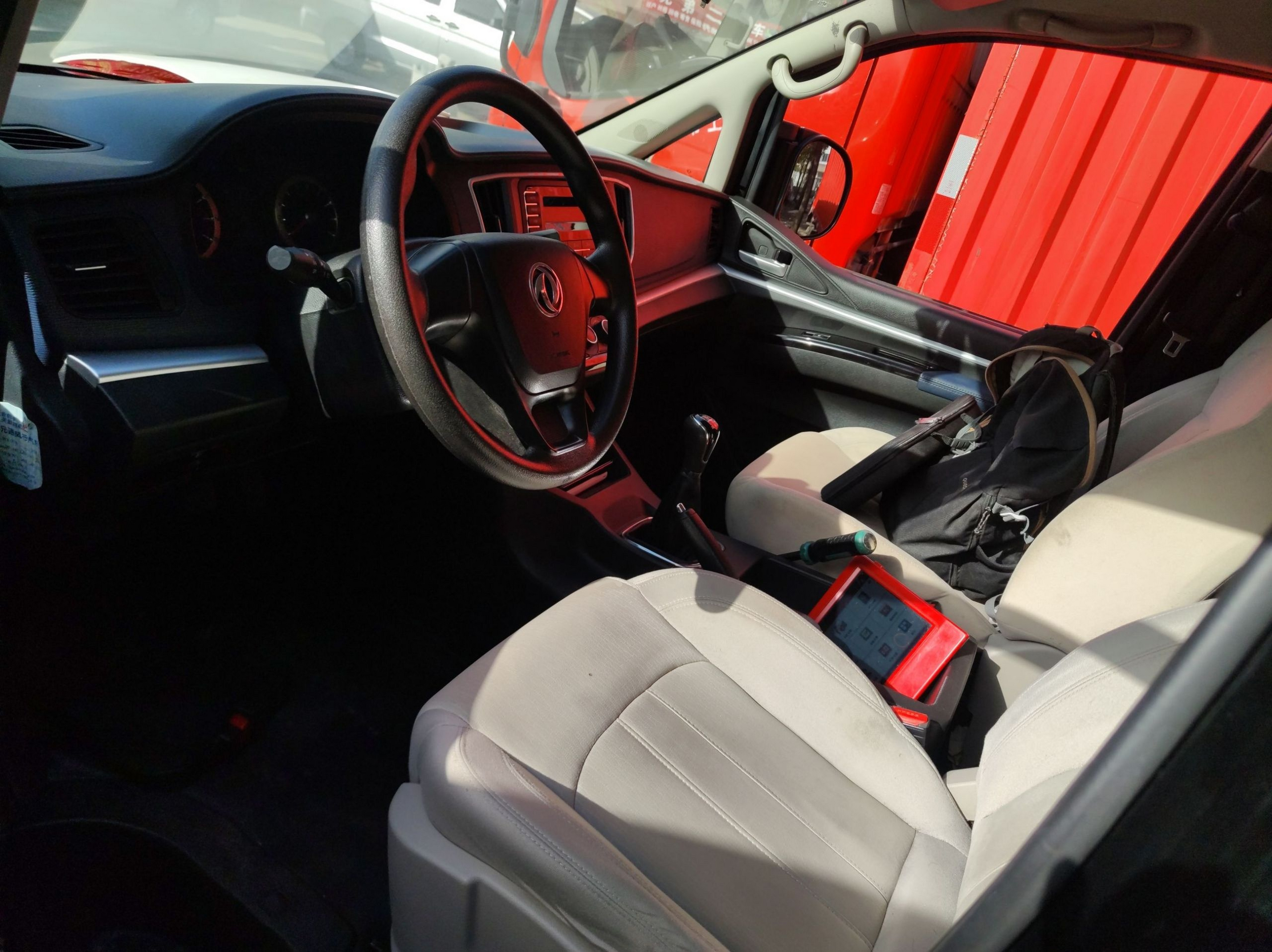 Переднее сиденье в автомобиле