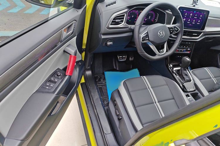 Used Volkswagen T-ROC 2024 300TSI DSG Two-Wheel-Drive Starlight Edition
