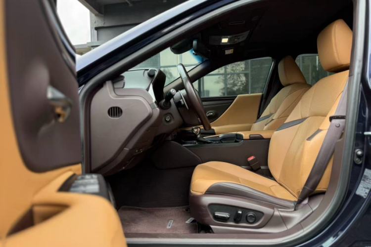 Used Lexus ES 2020 200 Excellence Edition
