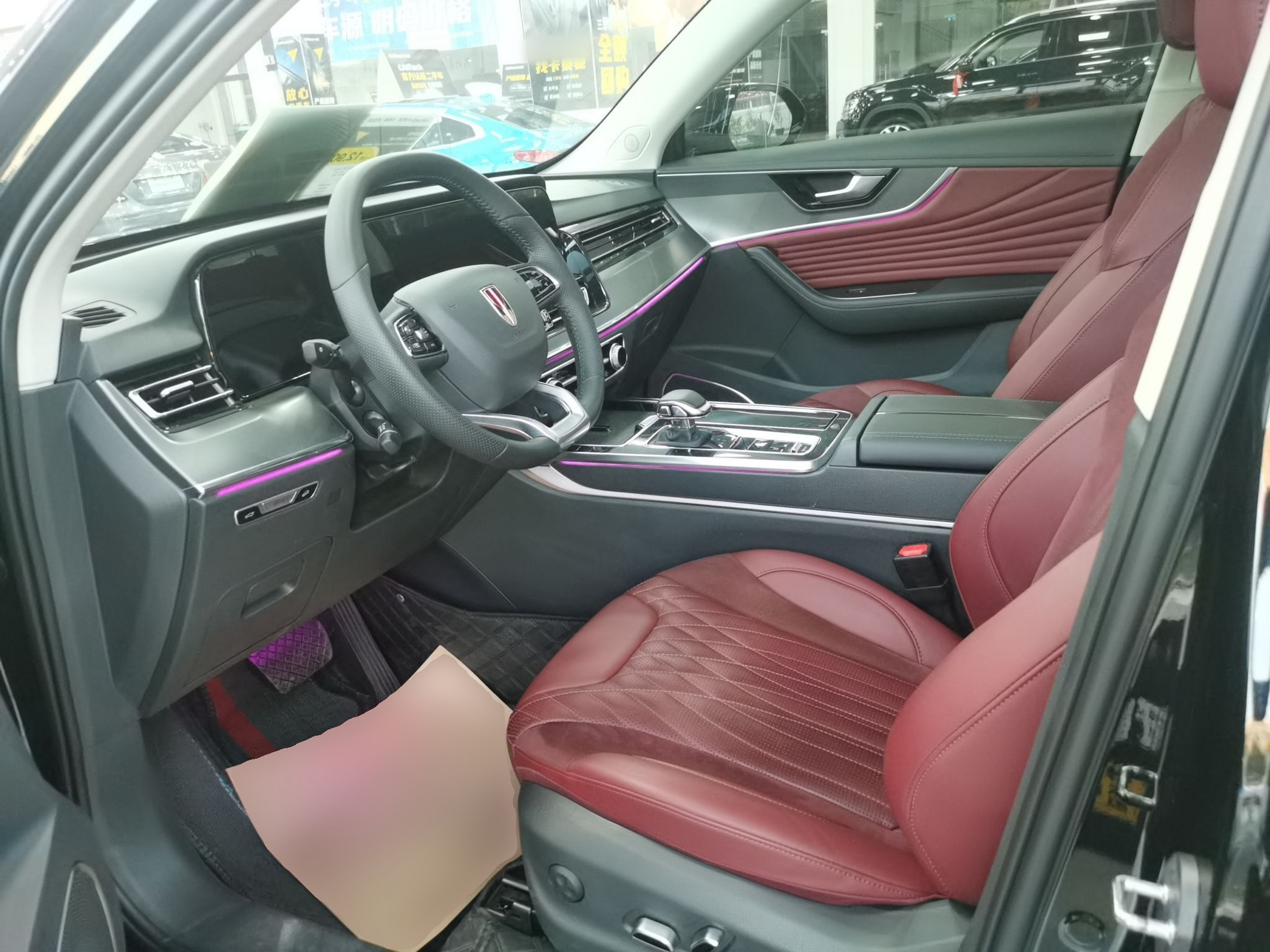 المقاعد الأمامية داخل السيارة