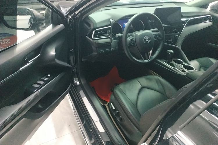 Used Toyota Camry 2023 2.0G Luxury Edition
