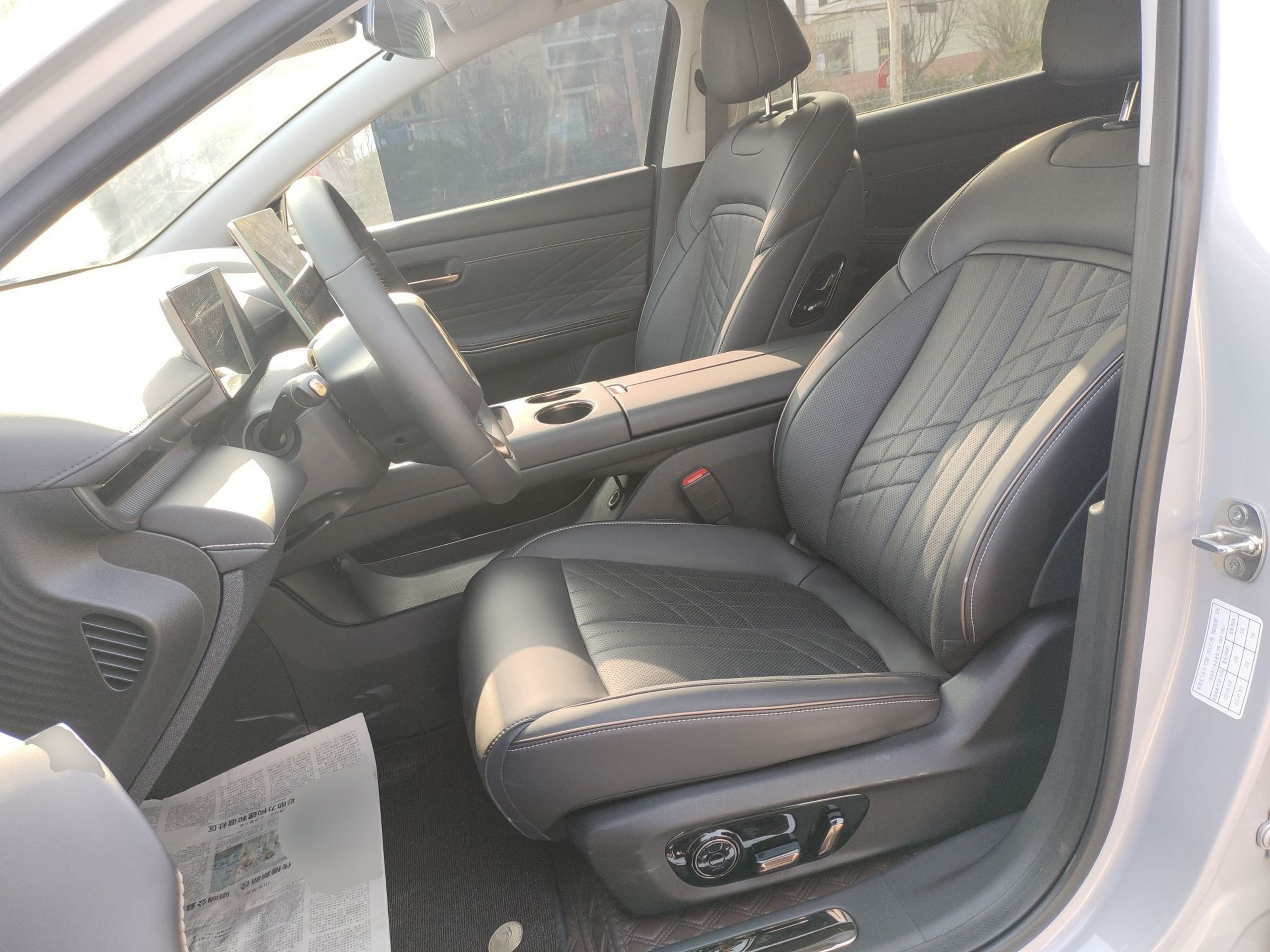 Переднее сиденье в автомобиле