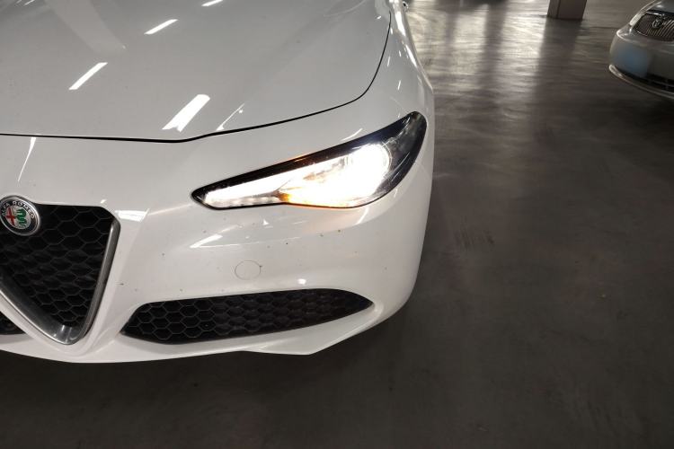 Used Alfa Romeo Giulia 2017 2.0T 200HP Elite Edition
