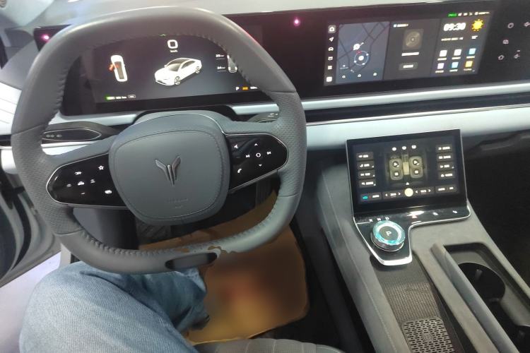 Used VOYAH PASSION 2023 Four-Wheel Drive Long-Range Version