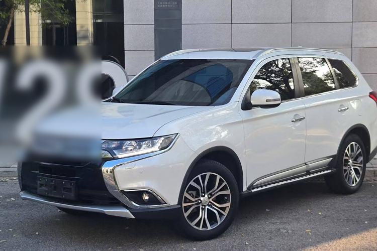 Used Mitsubishi Outlander 2016 2.4L 4x4 Luxury Edition 7-Seater
