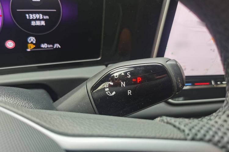 Used Volkswagen Tiguan L 2024 PRO 330TSI Two-Wheel Drive R-Line Smart Edition
