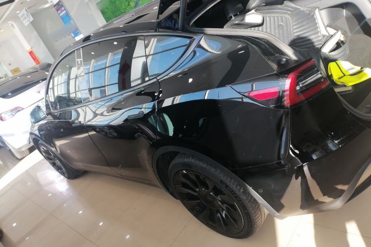 Used Tesla Model Y 2022 Long-Range All-Wheel-Drive Version
