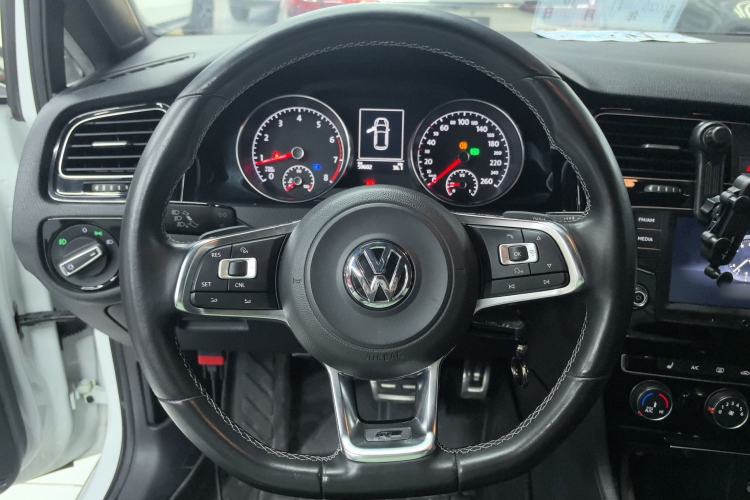 Used Volkswagen Golf 2016 1.4TSI Automatic R-Line
